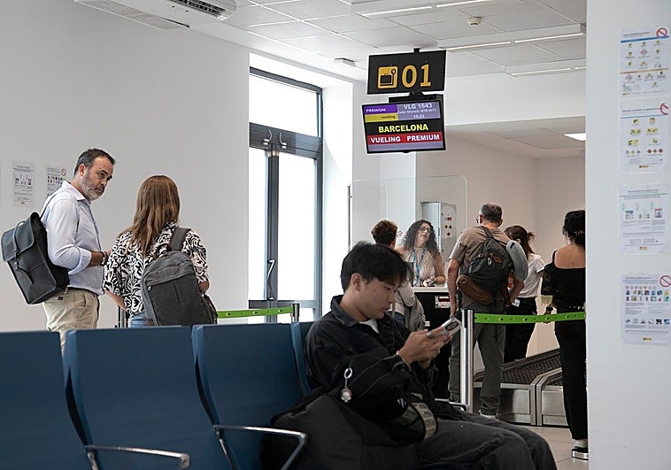 De Badajoz a Valladolid: la falta de control de pasaportes del aeropuerto relega a Córdoba