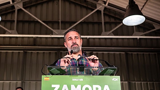 El PP cree que hay irregularidades en los contratos del candidato socialista a la Junta y Abascal habla de «mafia»
