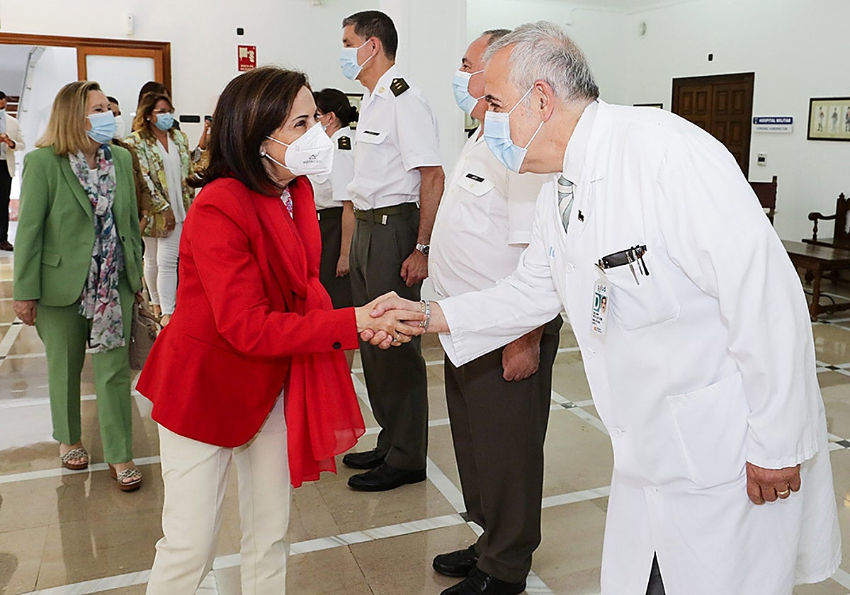 Visita de Margarita Robles al Hospital militar de Zaragoza