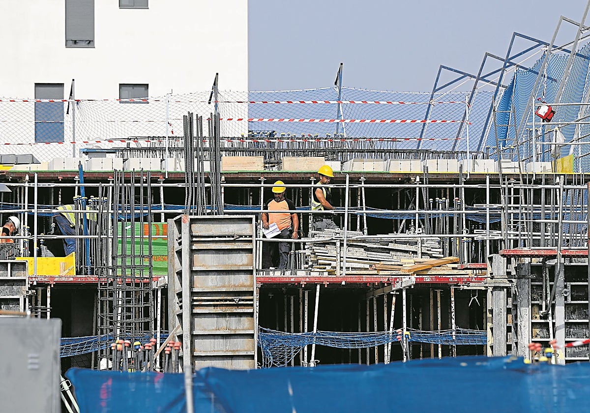 Castilla-La Mancha crecerá por encima de la media hasta 2027, pero mantiene frenos estructurales