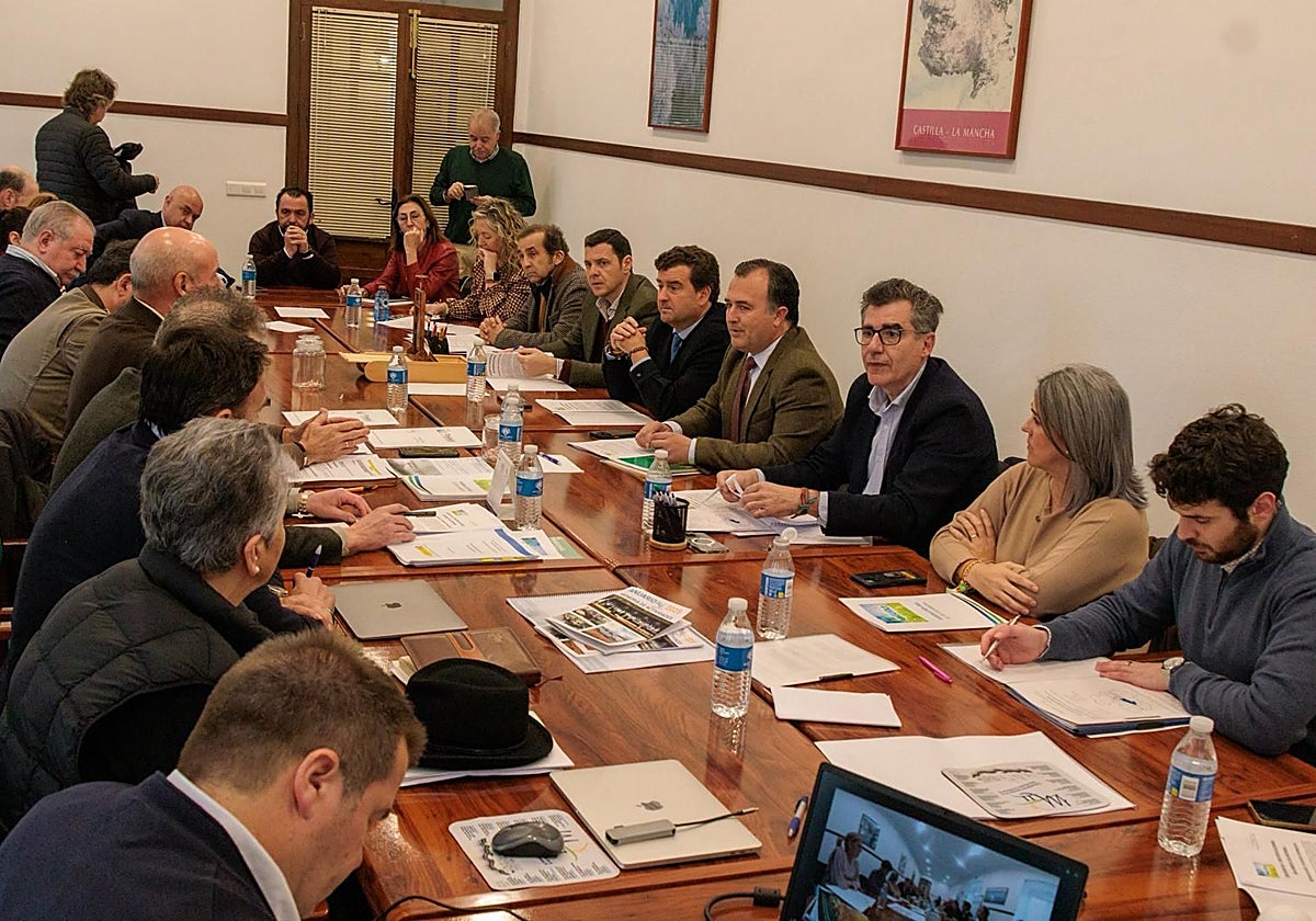 Vox llevará a las Cortes las quejas del regadío del Alto Guadiana por la reducción de derechos de agua