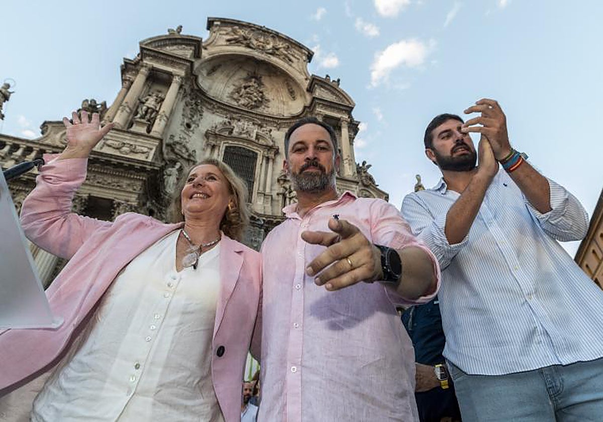 Una tensa comida entre Abascal y Antelo no evitó la crisis de Vox en Murcia