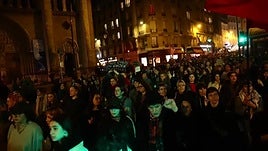 Protesta feminista en París rechaza el racismo, el fascismo y la violencia LGTBIQ