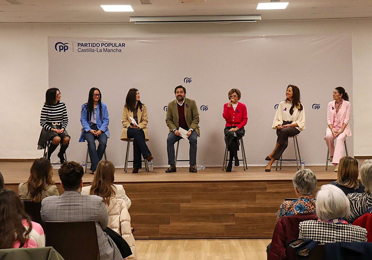 Núñez defiende que la mejor política de igualdad «es el empleo y la independencia económica»