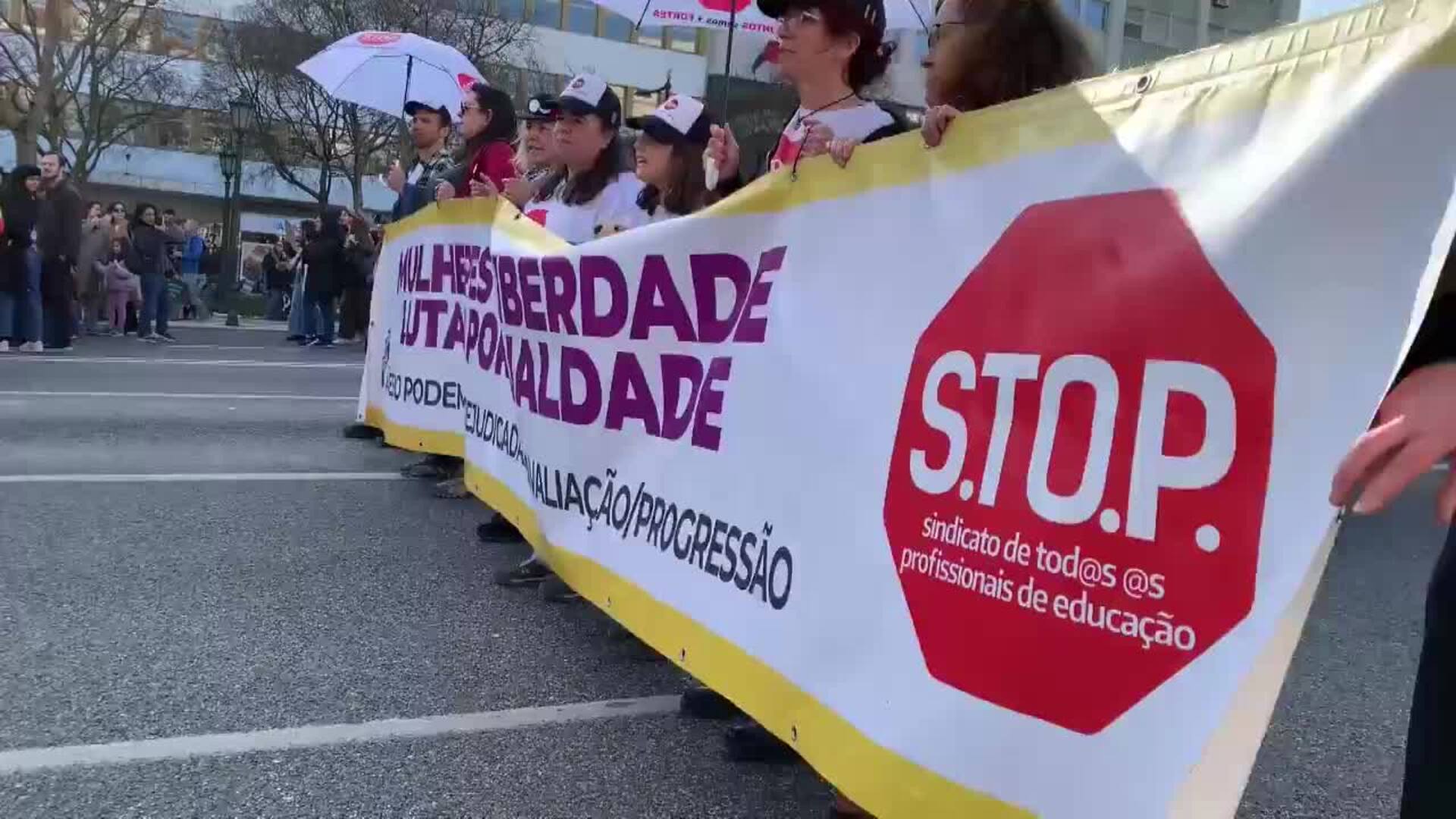 Cientos de mujeres marchan en Lisboa por el Día Internacional de la Mujer