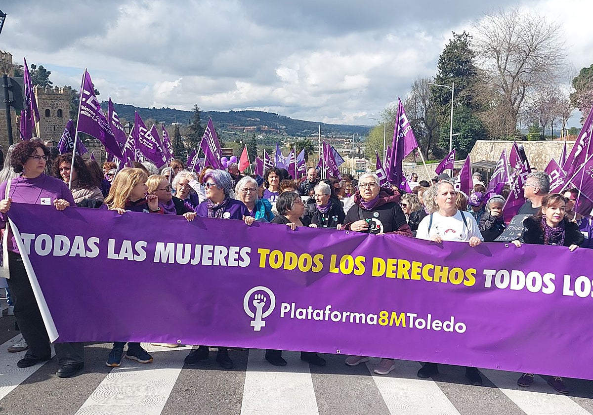 Tolón recuerda que hoy es ministra por la lucha de mujeres en situaciones difíciles, «también en la dictadura»