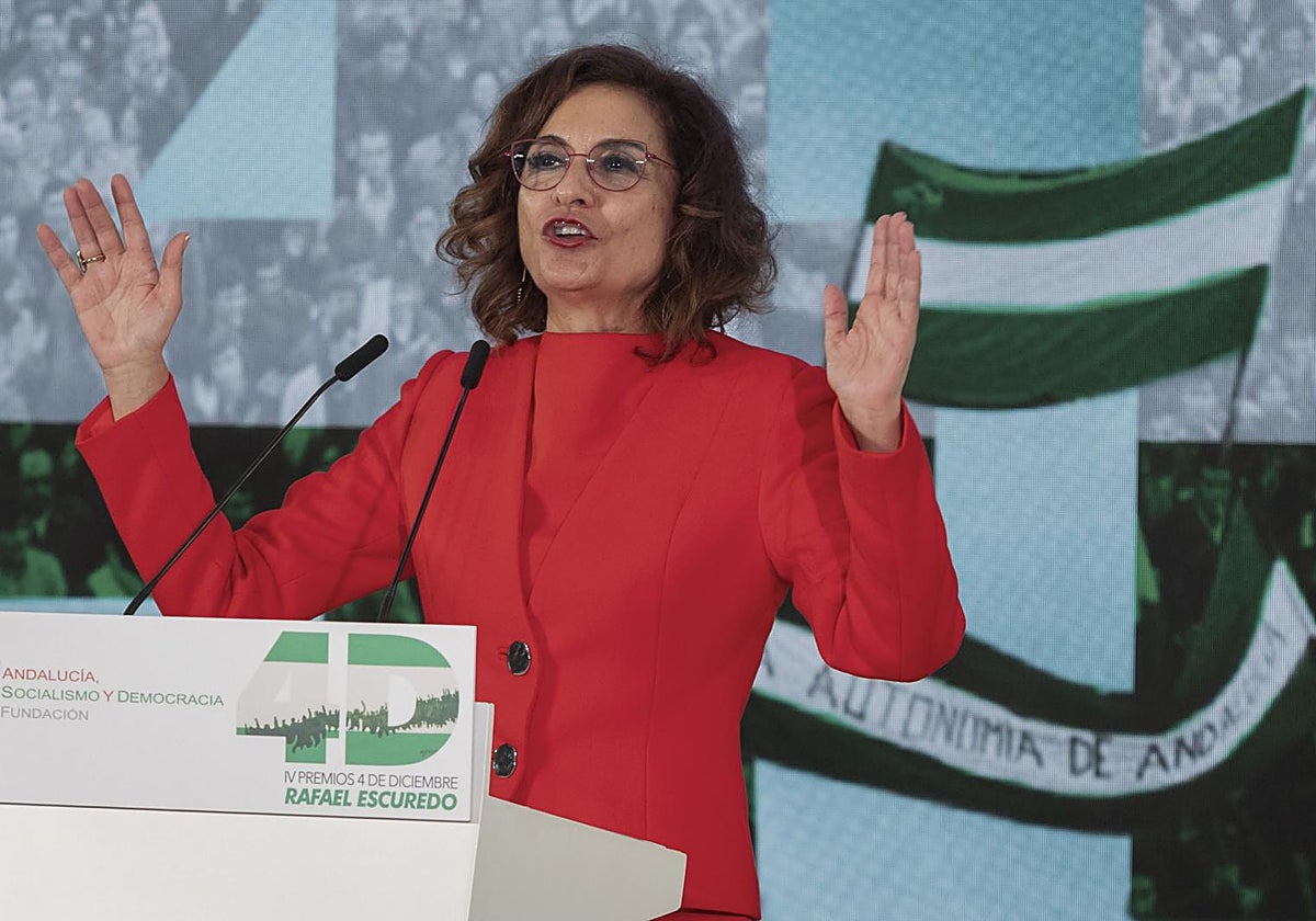 La ministra Montero riega su candidatura andaluza con 33.000 millones de euros en un mes