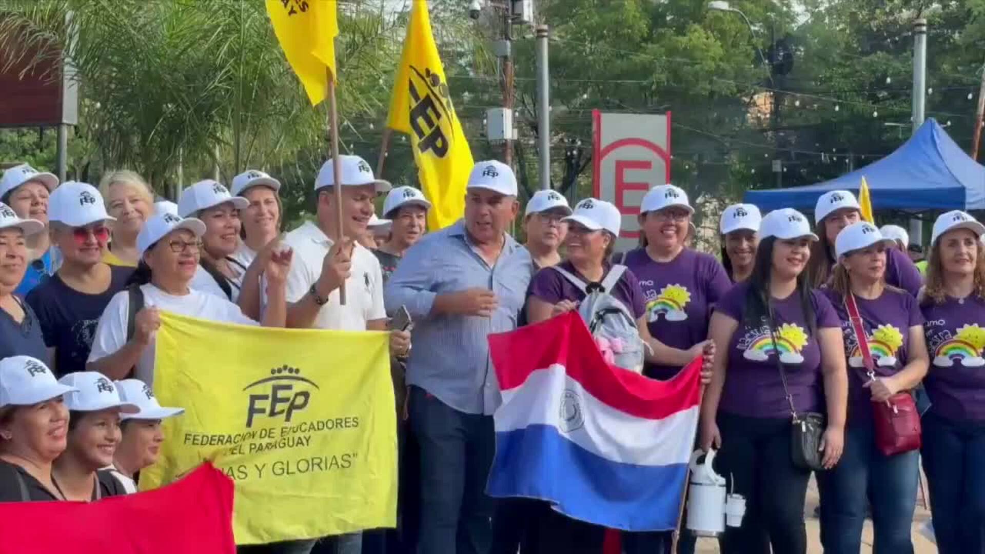 Docentes marchan en Asunción contra reforma del sistema de jubilaciones