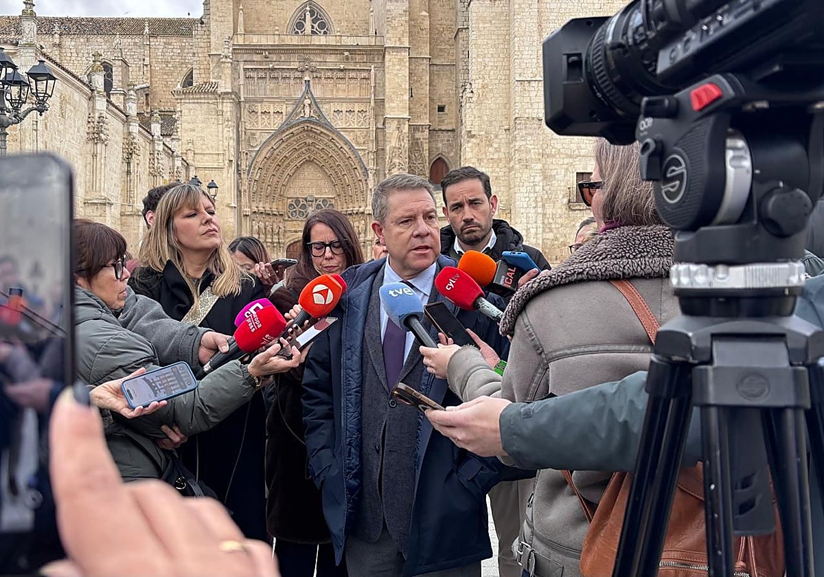 Page reivindica a los alcaldes frente al «basurero en el que se ha convertido la política»