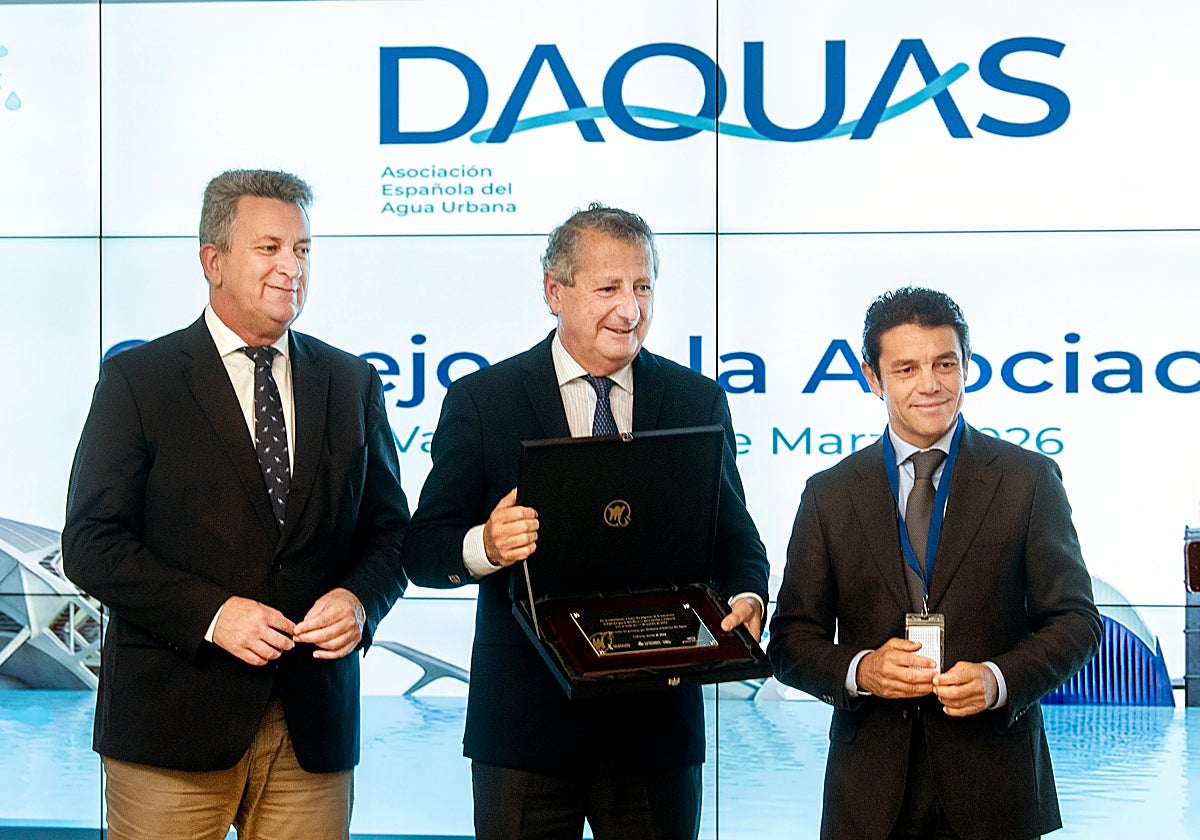 Valencia reconoce el apoyo del «ejército del agua» tras la dana de 2024