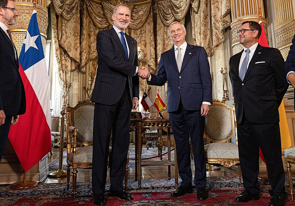 Felipe VI llega a Chile y se reúne con Kast en otro viaje sin el ministro de Exteriores