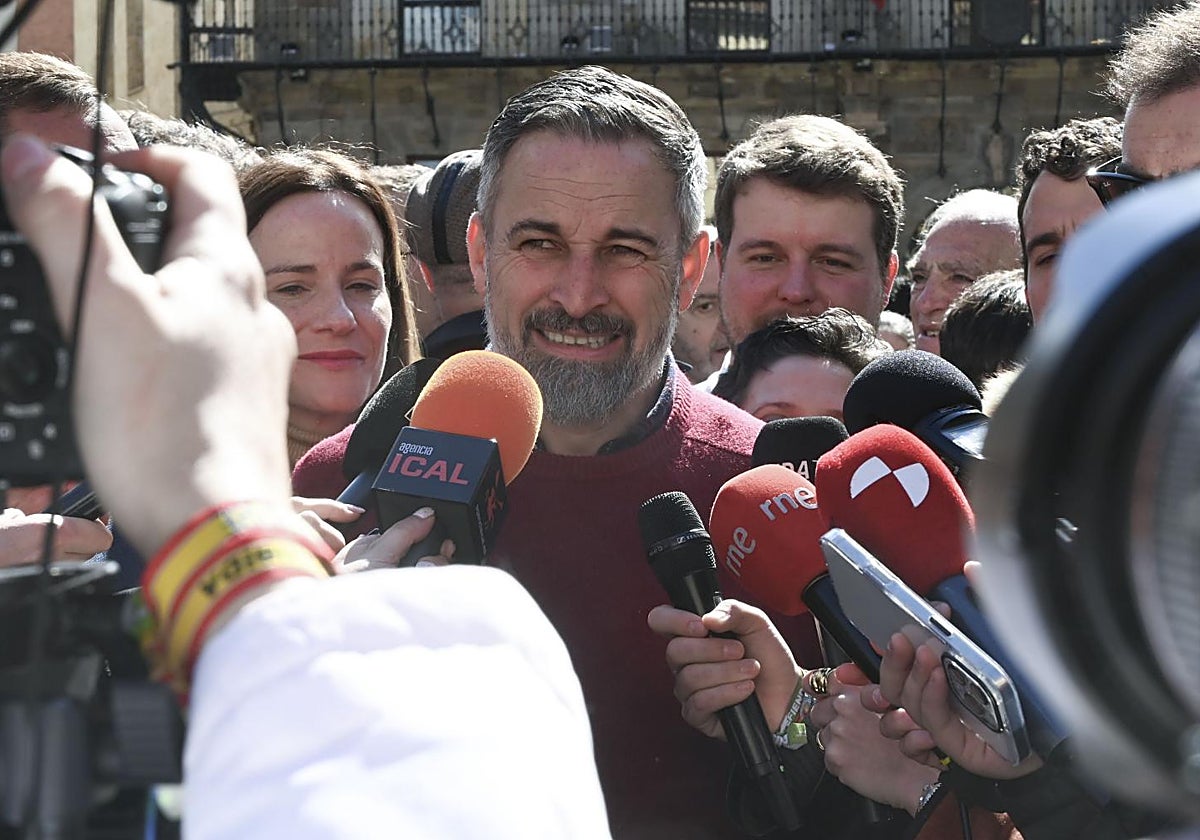 Santiago Abascal recuerda a Juanma Moreno que llegó al Gobierno andaluz «gracias a Vox»