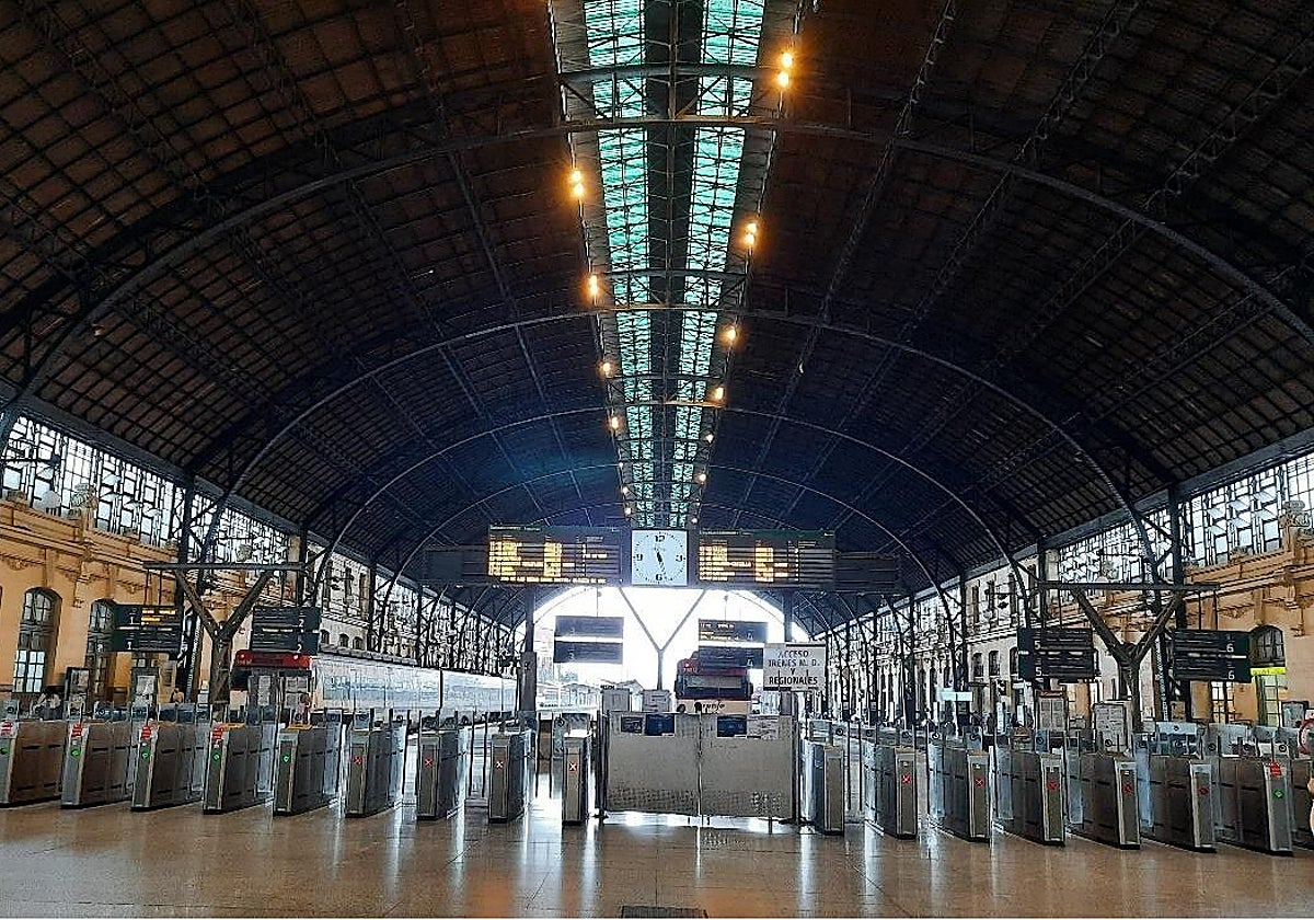 Sin solución para los usuarios de Cercanías a menos de 24 horas de Fallas