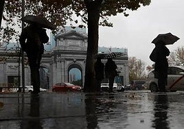La Aemet lanza un aviso a Madrid por el tiempo que llega: lluvias, frío y nieve en las próximas horas