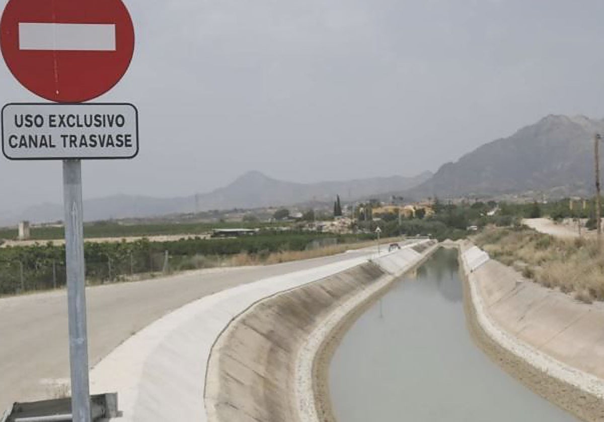 El PSOE de Page tilda el nuevo trasvase de «atentado contra la autonomía» de la región