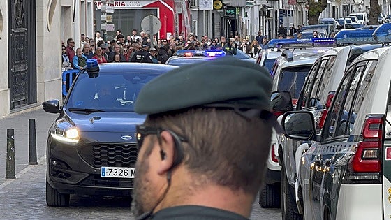 Llegada de los dos arrestados al Tribunal de Instancia de Villafranca de los Barros.