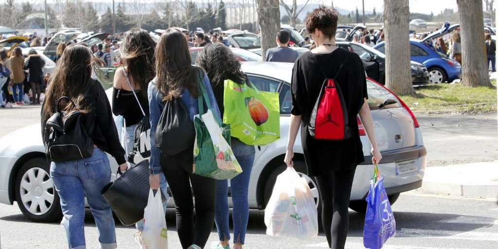 Los jóvenes de Castilla-La Mancha prueban el alcohol antes de los 14 y los porros antes de los 15