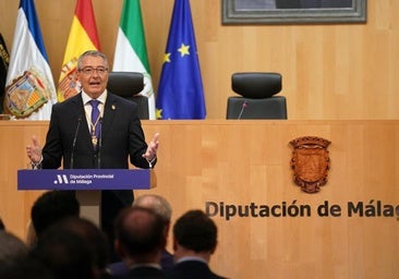 El presidente de la Diputación de Málaga pide «ceses» en el Ministerio de Transportes por la desconexión del AVE