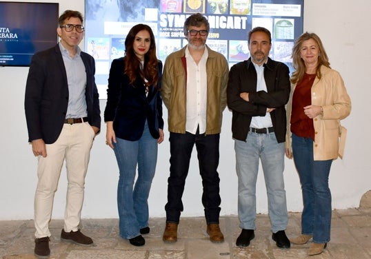 La concejal Ana Poquet y los comisarios de la exposición, en la presentación.