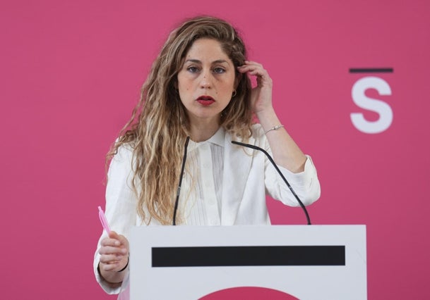 La líder orgánica de Movimiento Sumar, Lara Hernández, en rueda de prensa este lunes.