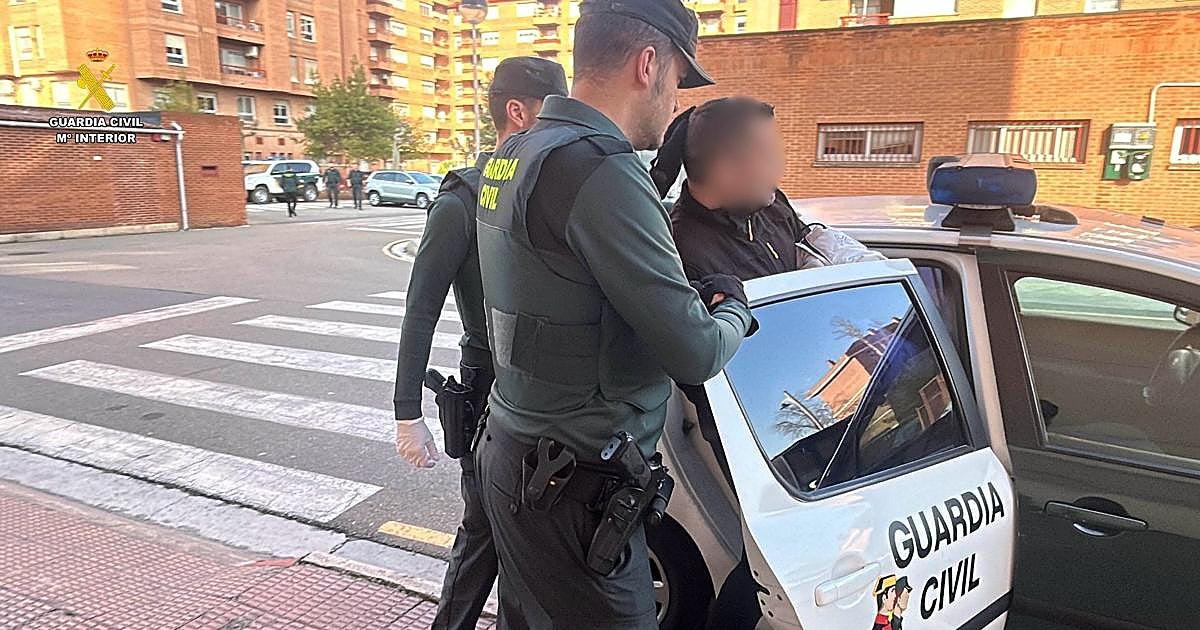 Detenido en La Rioja un hombre después de que su pareja se arrojase por una ventana para «salvar su vida»