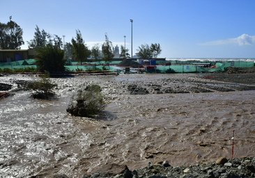 Agarrada a un árbol: rescate angustioso de una vecina en Gran Canaria arrastrada por la crecida en un barranco