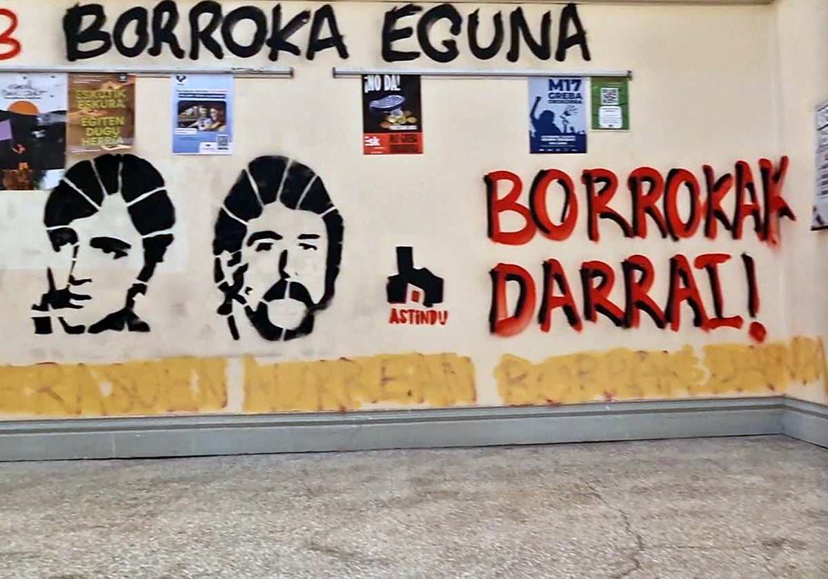 Las caras de los trabajadores muertos en los sucesos del 3 de marzo de 1976 en Vitoria junto a pintadas de Astindu, facción estudiantil de Jardun