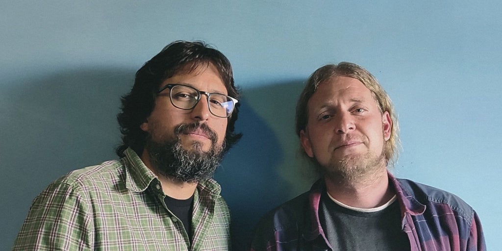 Alfredo Copeiro and Miguel de la Llave performing music live.