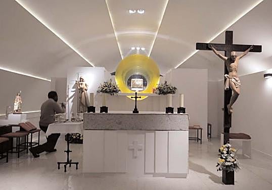 El presbiterio de la capilla del Puente.