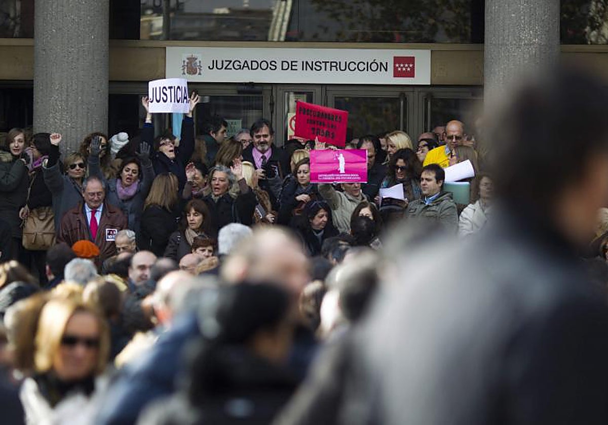 Entierre a su padre mañana: cuando un duelo o un cólico no sirven para suspender un juicio