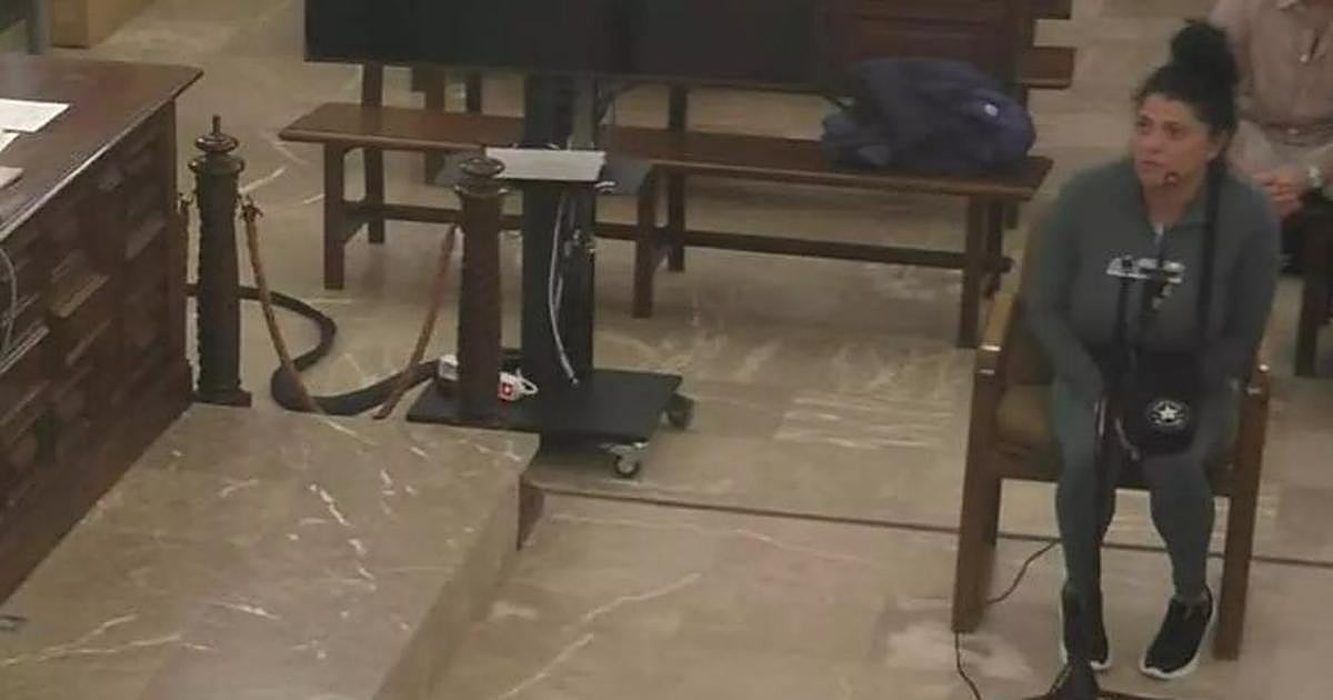 El jurado popular declara culpable de asesinato a la madre que tiró a su bebé a un contenedor y el juez ordena su busca y captura