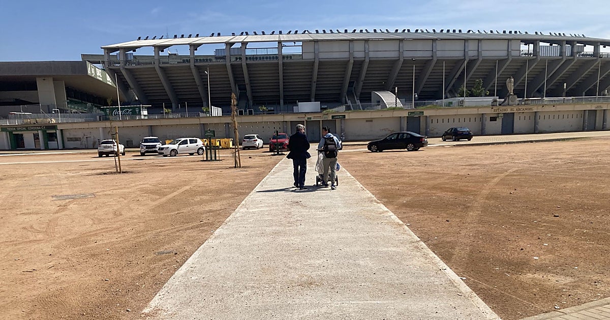Los caminos peatonales al estadio El Arcángel de Córdoba ya permiten llegar sin albero ni barro