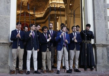 La cofradía sin mujeres de Sagunto: «Nos gusta la Semana Santa como es»