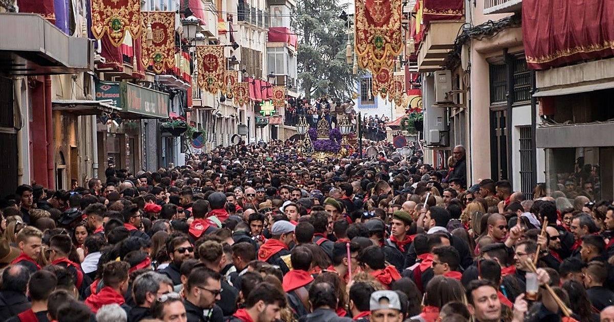 Hellín: el estruendo de una multitud tocando el tambor al unísono