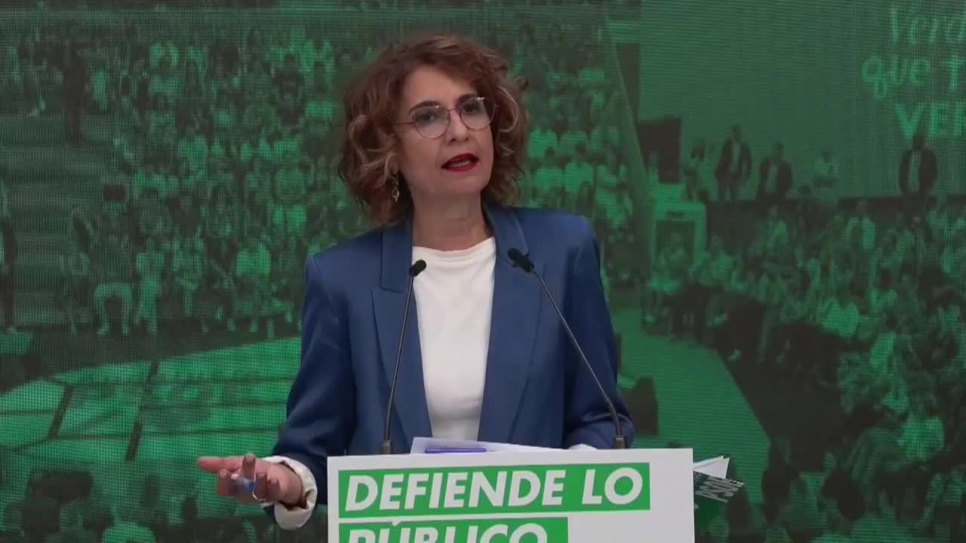 María Jesús Montero respondiendo a los medios