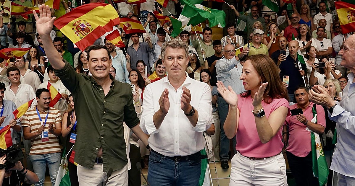 Juanma Moreno, en modo electoral: diseña una campaña alejada de la bronca nacional para frenar a Vox