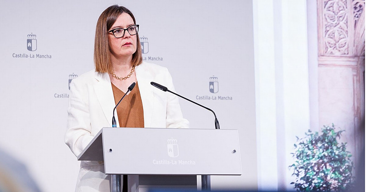 Padilla insta a Azcón a ver cine de Almodóvar para «aprender» sobre las mujeres