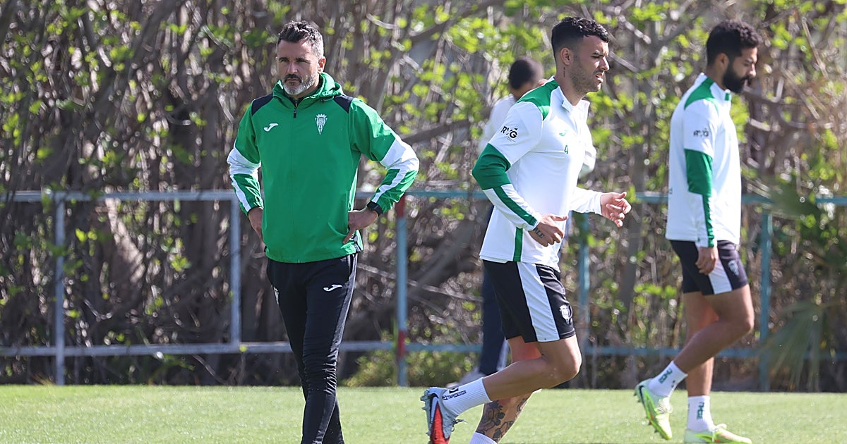 El vestuario del Córdoba CF, marcado por las dudas y grietas en plena crisis deportiva