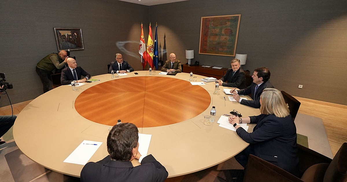 Primer encuentro PP y Vox en Castilla y León: voluntad para negociar un «proyecto programático» antes de entrar en los «sillones»
