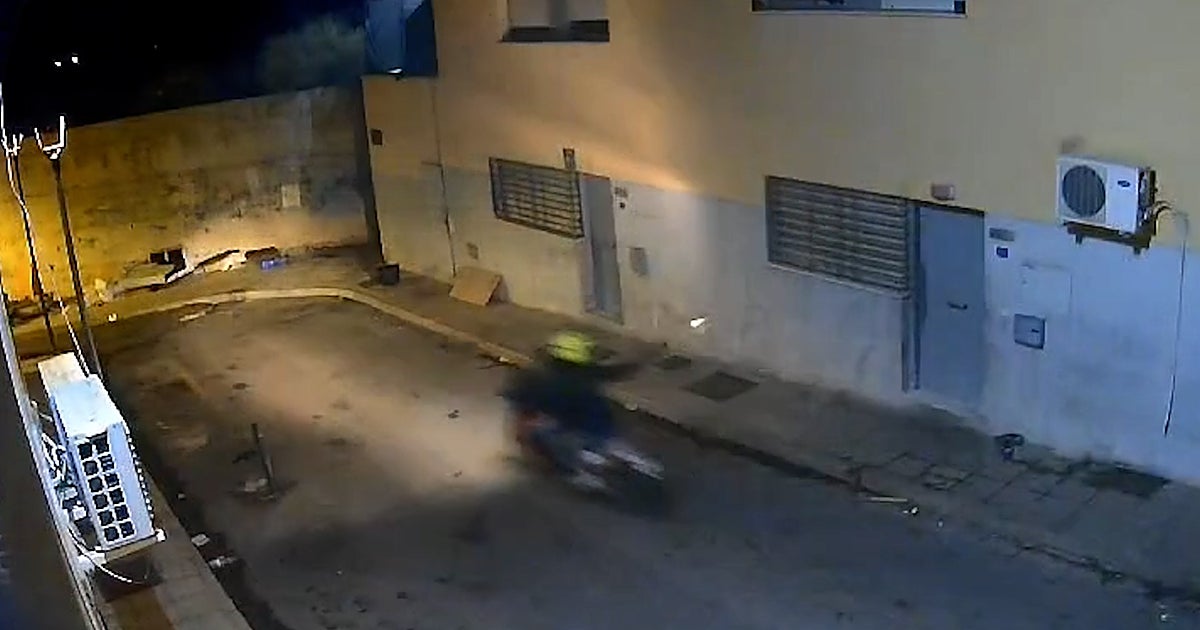 Intentan matar a tiros a un hombre cuando circulaban con una moto en un pueblo de Almería