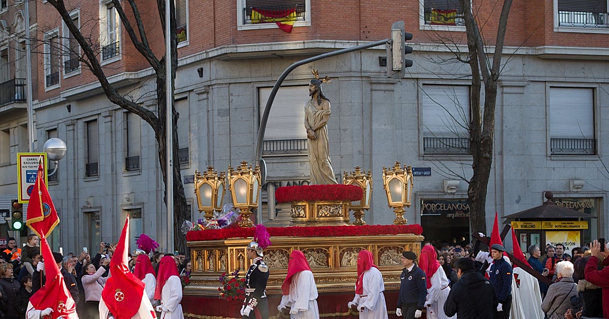 El entorno de iglesias emblemáticas de Madrid se peatonaliza para seguir las procesiones