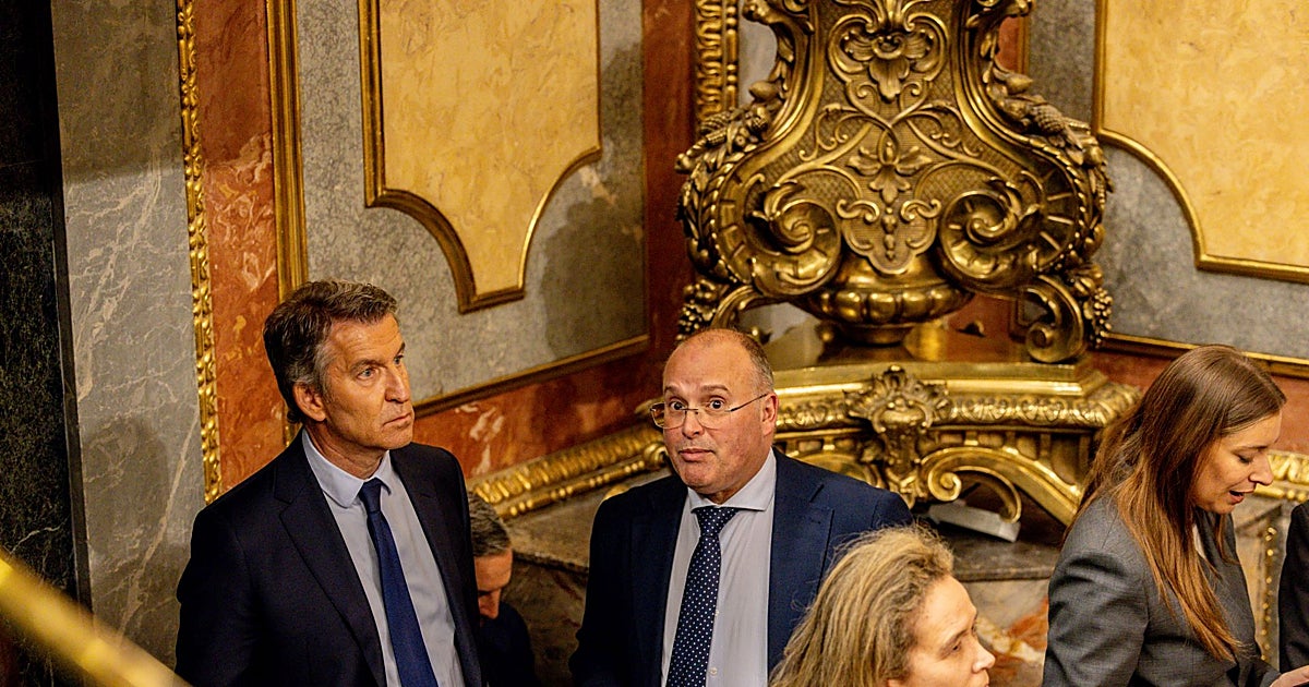 Vox retiene el acuerdo y no da luz verde a pesar del viaje exprés de Tellado a Extremadura