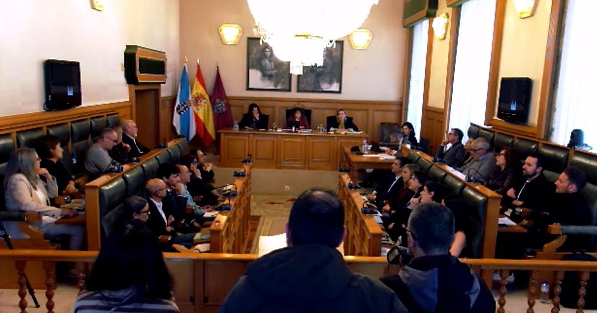 Los presupuestos de Santiago salen adelante con el apoyo de las no adscritas