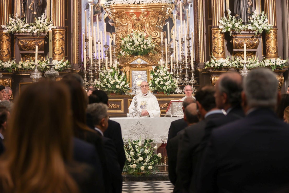 El Viernes de Dolores a los pies de la Virgen en Córdoba, en imágenes
