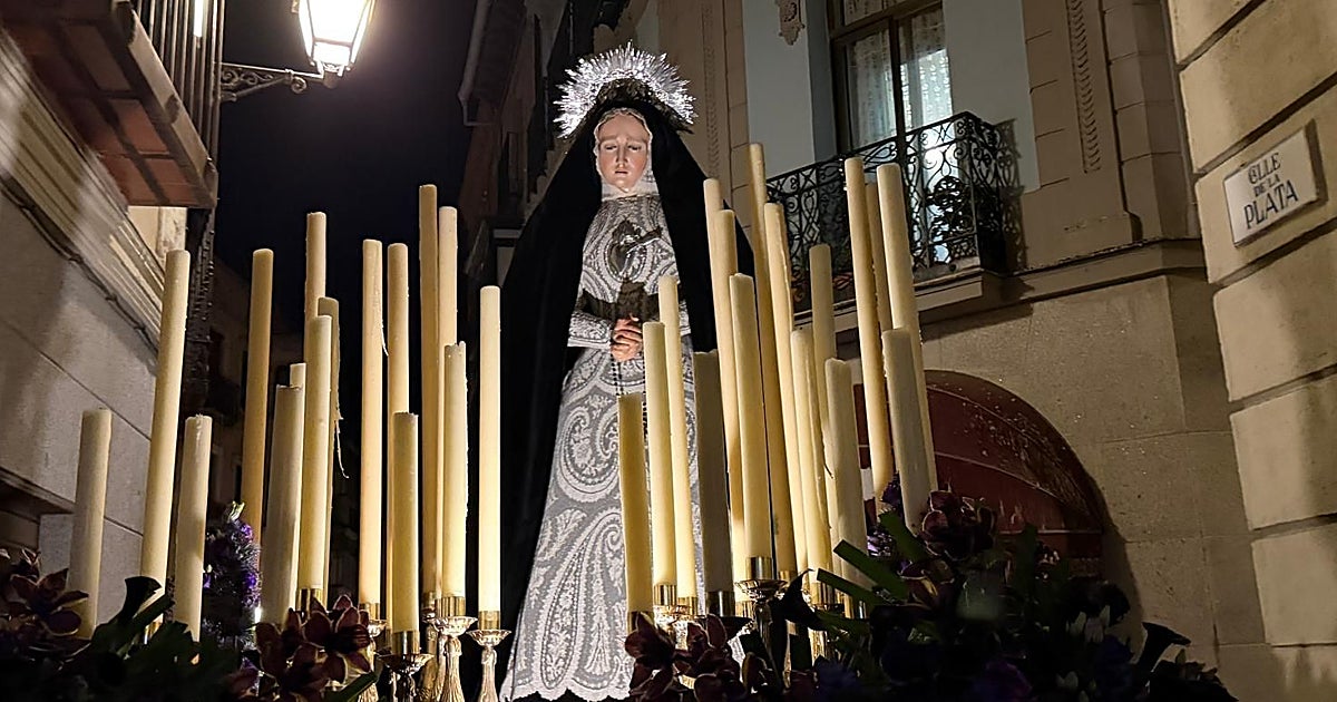 Una noche fría y una Soledad multitudinaria abren la Semana Santa de Toledo