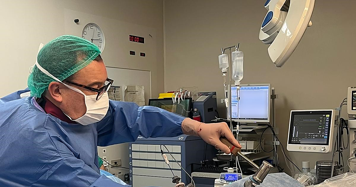 El Clínico de Valencia, primer hospital público de España con la nueva técnica poco invasiva para el dolor lumbar