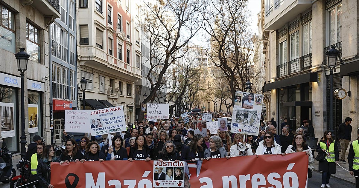 Cerca de 1.500 personas participan en la última manifestación contra Mazón en Valencia