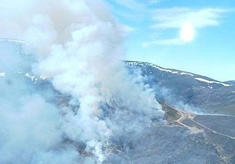 Declarado índice de gravedad 1 en un incendio forestal intencionado en Lomba (León)