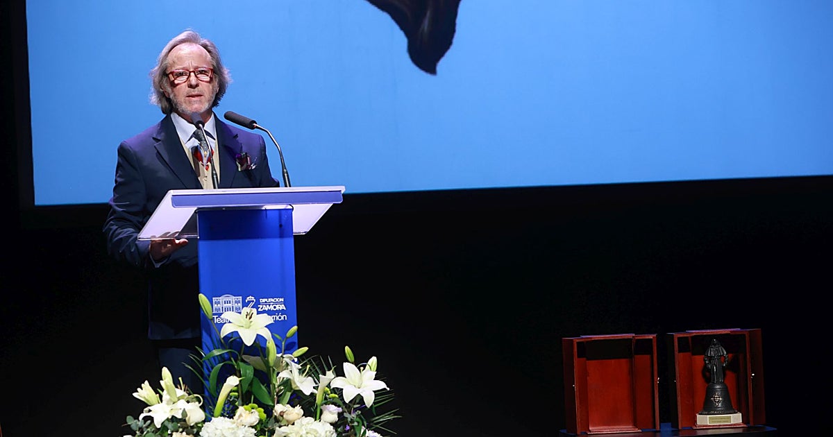 El poeta Jesús Losada clama que «toda discriminación está en contra de la voluntad de Dios»