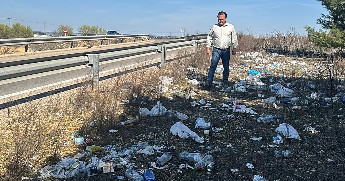 Vox denuncia que la basura se cumula en las cunetas y arcenes en vísperas de la Semana Santa